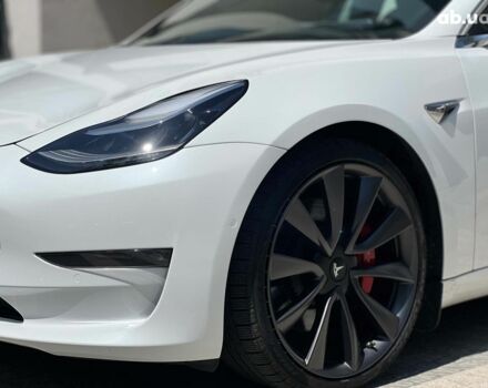 Белый Тесла Модель 3, объемом двигателя 0 л и пробегом 56 тыс. км за 28990 $, фото 8 на Automoto.ua