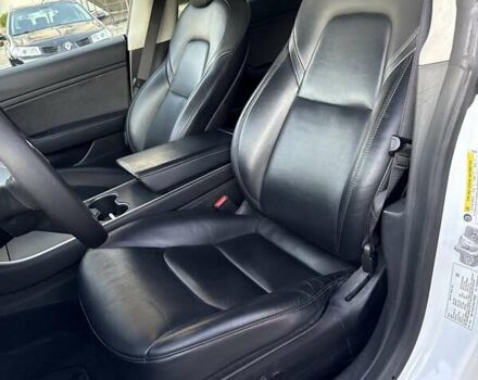 Білий Тесла Модель 3, об'ємом двигуна 0 л та пробігом 221 тис. км за 12700 $, фото 17 на Automoto.ua