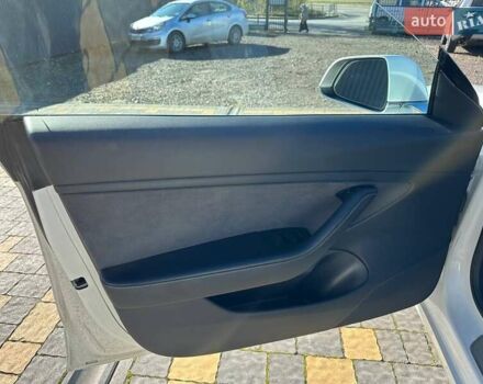 Белый Тесла Модель 3, объемом двигателя 0 л и пробегом 108 тыс. км за 17950 $, фото 14 на Automoto.ua