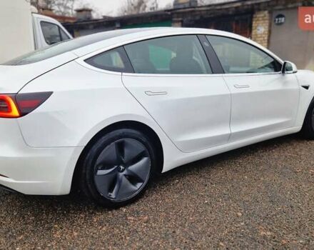 Белый Тесла Модель 3, объемом двигателя 0 л и пробегом 142 тыс. км за 17300 $, фото 27 на Automoto.ua