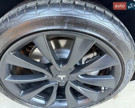 Білий Тесла Модель 3, об'ємом двигуна 0 л та пробігом 92 тис. км за 21300 $, фото 26 на Automoto.ua