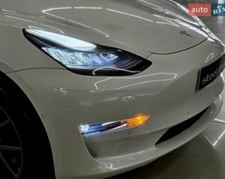 Білий Тесла Модель 3, об'ємом двигуна 0 л та пробігом 218 тис. км за 18499 $, фото 8 на Automoto.ua