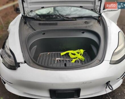 Белый Тесла Модель 3, объемом двигателя 0 л и пробегом 67 тыс. км за 9300 $, фото 17 на Automoto.ua