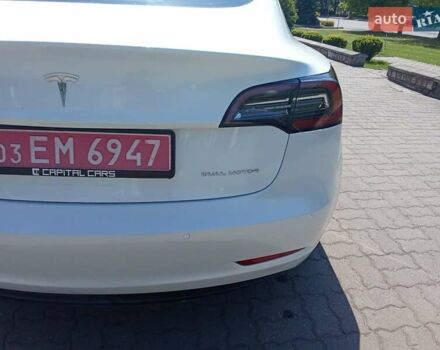 Білий Тесла Модель 3, об'ємом двигуна 0 л та пробігом 60 тис. км за 16900 $, фото 2 на Automoto.ua
