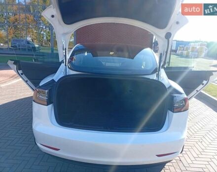 Тесла Модель 3 2020 в Луцке на Automoto.ua Белый Тесла Модель 3, объемом двигателя 0 л и пробегом 70 тыс. км за 17999 $, фото 23 на Automoto.ua