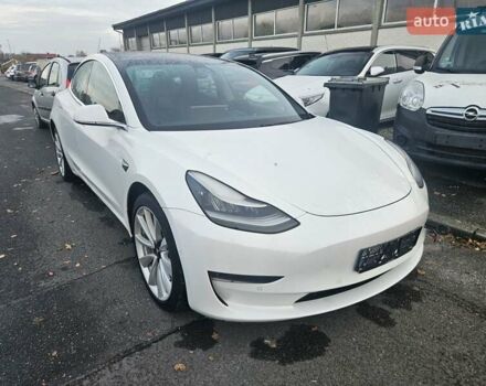Белый Тесла Модель 3, объемом двигателя 0 л и пробегом 111 тыс. км за 11500 $, фото 3 на Automoto.ua