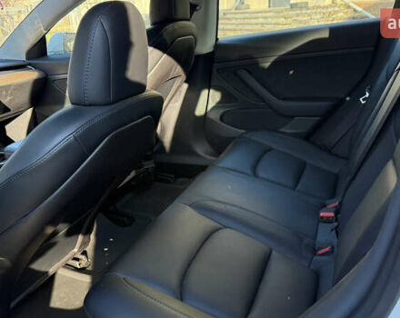 Білий Тесла Модель 3, об'ємом двигуна 0 л та пробігом 70 тис. км за 13900 $, фото 3 на Automoto.ua