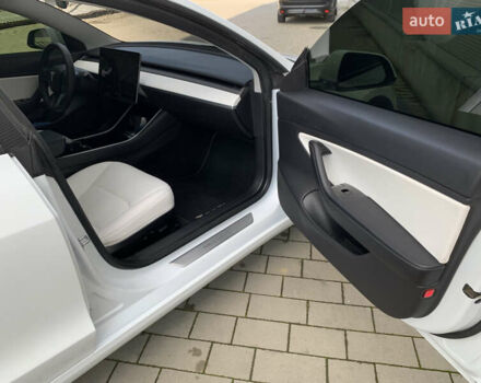 Тесла Модель 3 2020 у Івано-Франківську на Automoto.ua Білий Тесла Модель 3, об'ємом двигуна 0 л та пробігом 145 тис. км за 14850 $, фото 101 на Automoto.ua