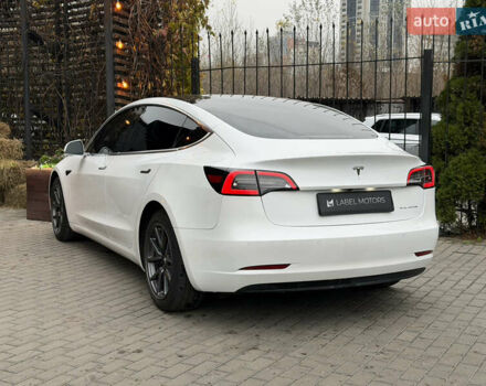 Білий Тесла Модель 3, об'ємом двигуна 0 л та пробігом 111 тис. км за 19900 $, фото 4 на Automoto.ua