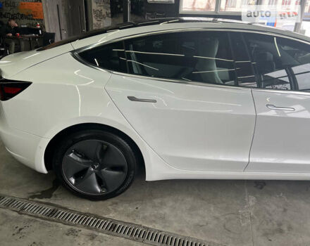 Белый Тесла Модель 3, объемом двигателя 0 л и пробегом 85 тыс. км за 18000 $, фото 9 на Automoto.ua