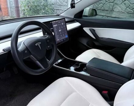 Белый Тесла Модель 3, объемом двигателя 0 л и пробегом 102 тыс. км за 19800 $, фото 6 на Automoto.ua