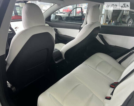 Белый Тесла Модель 3, объемом двигателя 0 л и пробегом 85 тыс. км за 18000 $, фото 17 на Automoto.ua