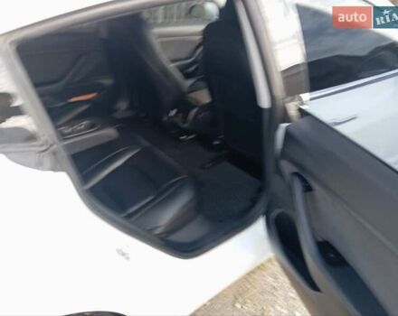 Белый Тесла Модель 3, объемом двигателя 0 л и пробегом 128 тыс. км за 16000 $, фото 5 на Automoto.ua