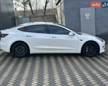 Белый Тесла Модель 3, объемом двигателя 0 л и пробегом 43 тыс. км за 18500 $, фото 13 на Automoto.ua