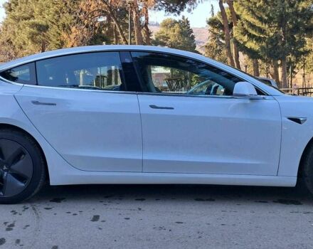 Білий Тесла Модель 3, об'ємом двигуна 0 л та пробігом 49 тис. км за 13100 $, фото 2 на Automoto.ua