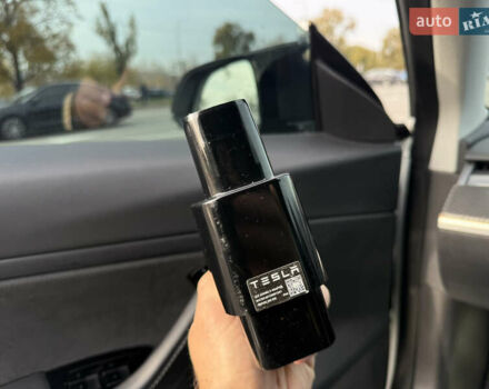 Білий Тесла Модель 3, об'ємом двигуна 0 л та пробігом 73 тис. км за 23850 $, фото 25 на Automoto.ua