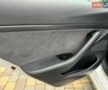 Білий Тесла Модель 3, об'ємом двигуна 0 л та пробігом 60 тис. км за 18500 $, фото 26 на Automoto.ua