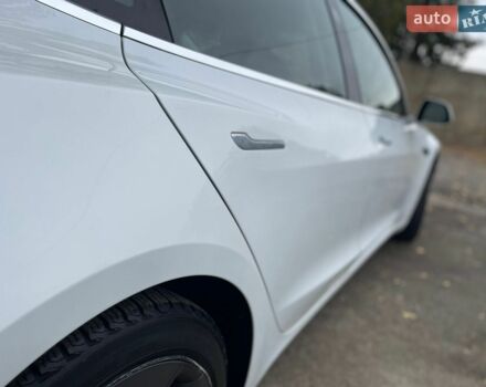 Белый Тесла Модель 3, объемом двигателя 0 л и пробегом 101 тыс. км за 14900 $, фото 16 на Automoto.ua