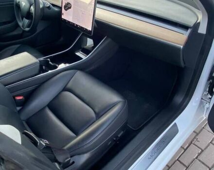 Белый Тесла Модель 3, объемом двигателя 0 л и пробегом 101 тыс. км за 19400 $, фото 6 на Automoto.ua