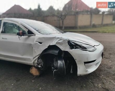 Белый Тесла Модель 3, объемом двигателя 0 л и пробегом 67 тыс. км за 9300 $, фото 6 на Automoto.ua