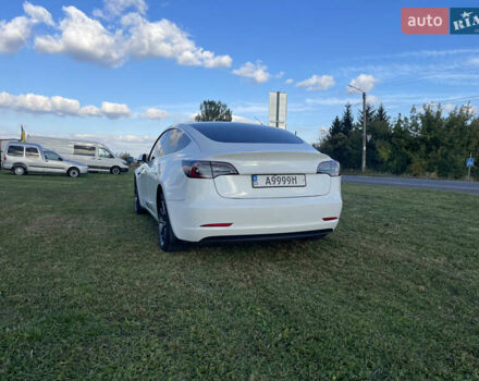 Білий Тесла Модель 3, об'ємом двигуна 0 л та пробігом 47 тис. км за 17700 $, фото 2 на Automoto.ua