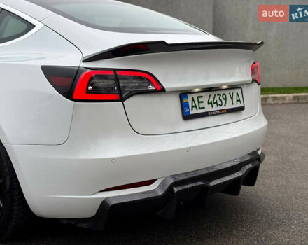 Белый Тесла Модель 3, объемом двигателя 0 л и пробегом 105 тыс. км за 14999 $, фото 8 на Automoto.ua