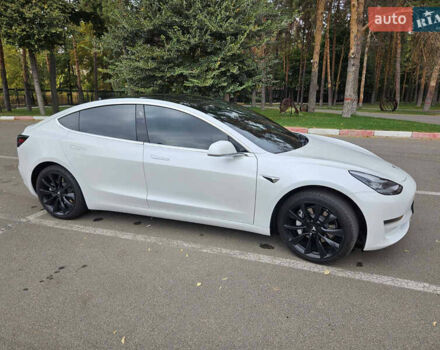 Білий Тесла Модель 3, об'ємом двигуна 0 л та пробігом 113 тис. км за 19500 $, фото 2 на Automoto.ua