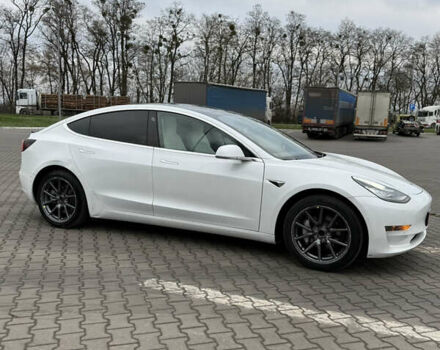 Білий Тесла Модель 3, об'ємом двигуна 0 л та пробігом 107 тис. км за 13800 $, фото 3 на Automoto.ua