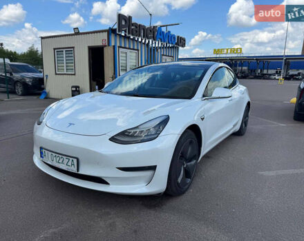 Белый Тесла Модель 3, объемом двигателя 0 л и пробегом 131 тыс. км за 15800 $, фото 1 на Automoto.ua