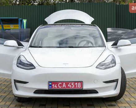 Тесла Модель 3 2020 в Киеве на Automoto.ua Белый Тесла Модель 3, объемом двигателя 0 л и пробегом 55 тыс. км за 14800 $, фото 2 на Automoto.ua