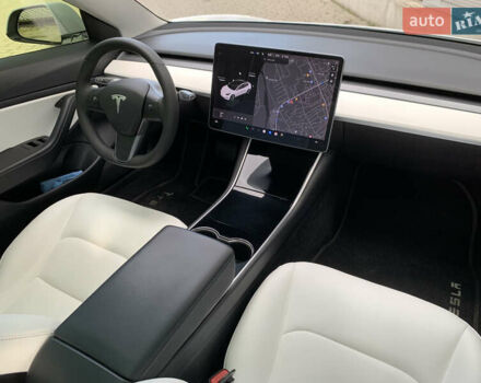 Тесла Модель 3 2020 у Івано-Франківську на Automoto.ua Білий Тесла Модель 3, об'ємом двигуна 0 л та пробігом 145 тис. км за 14850 $, фото 107 на Automoto.ua