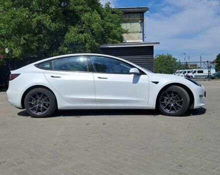 Тесла Модель 3 2020 в Ивано-Франковске на Automoto.ua Белый Тесла Модель 3, объемом двигателя 0 л и пробегом 105 тыс. км за 20950 $, фото 22 на Automoto.ua