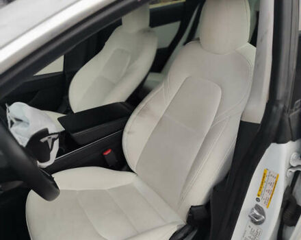 Белый Тесла Модель 3, объемом двигателя 0 л и пробегом 61 тыс. км за 9999 $, фото 4 на Automoto.ua