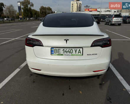 Білий Тесла Модель 3, об'ємом двигуна 0 л та пробігом 73 тис. км за 23850 $, фото 2 на Automoto.ua