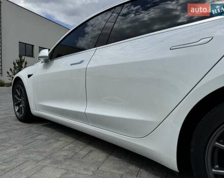 Білий Тесла Модель 3, об'ємом двигуна 0 л та пробігом 102 тис. км за 15999 $, фото 7 на Automoto.ua
