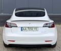 Білий Тесла Модель 3, об'ємом двигуна 0 л та пробігом 110 тис. км за 17500 $, фото 5 на Automoto.ua