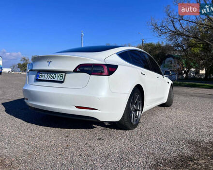 Білий Тесла Модель 3, об'ємом двигуна 0 л та пробігом 74 тис. км за 19000 $, фото 30 на Automoto.ua