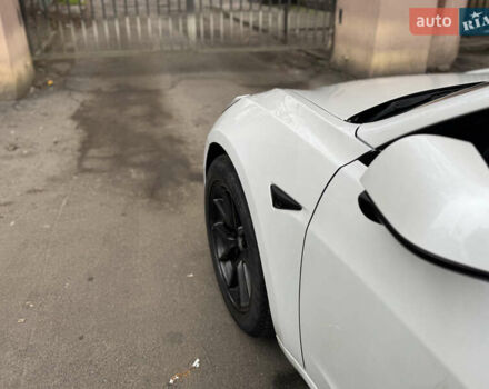 Белый Тесла Модель 3, объемом двигателя 0 л и пробегом 65 тыс. км за 16800 $, фото 3 на Automoto.ua