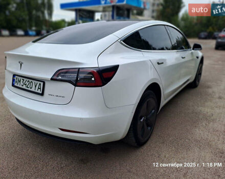 Белый Тесла Модель 3, объемом двигателя 0 л и пробегом 90 тыс. км за 20000 $, фото 2 на Automoto.ua