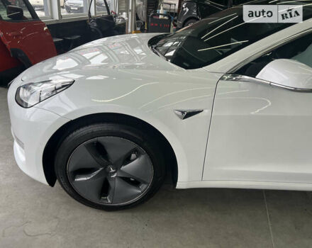 Белый Тесла Модель 3, объемом двигателя 0 л и пробегом 85 тыс. км за 18000 $, фото 2 на Automoto.ua