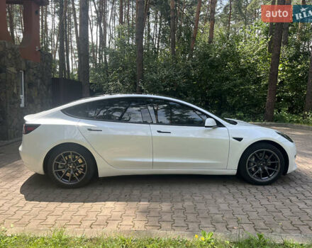 Белый Тесла Модель 3, объемом двигателя 0 л и пробегом 82 тыс. км за 26000 $, фото 8 на Automoto.ua