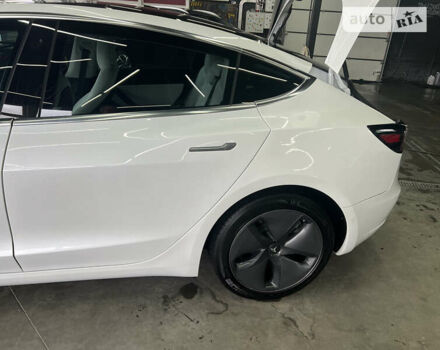 Белый Тесла Модель 3, объемом двигателя 0 л и пробегом 85 тыс. км за 18000 $, фото 4 на Automoto.ua