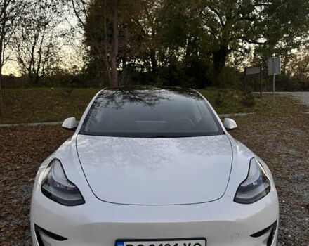 Белый Тесла Модель 3, объемом двигателя 0 л и пробегом 129 тыс. км за 19900 $, фото 2 на Automoto.ua