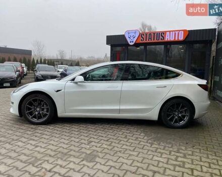 Білий Тесла Модель 3, об'ємом двигуна 0 л та пробігом 65 тис. км за 19700 $, фото 4 на Automoto.ua