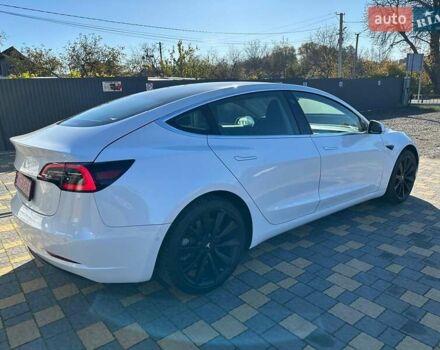 Белый Тесла Модель 3, объемом двигателя 0 л и пробегом 108 тыс. км за 17950 $, фото 4 на Automoto.ua