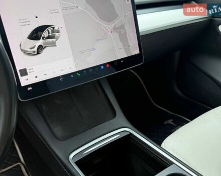 Белый Тесла Модель 3, объемом двигателя 0 л и пробегом 68 тыс. км за 17300 $, фото 4 на Automoto.ua