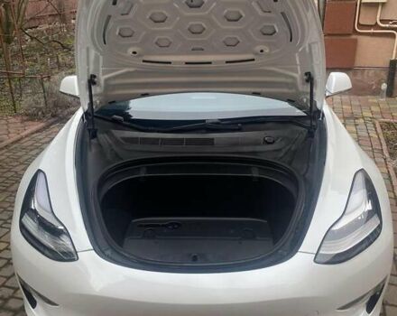 Белый Тесла Модель 3, объемом двигателя 0 л и пробегом 60 тыс. км за 16999 $, фото 11 на Automoto.ua