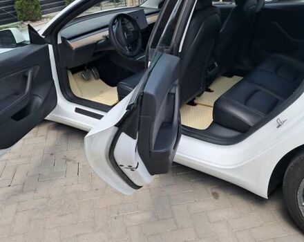 Тесла Модель 3 2020 в Ивано-Франковске на Automoto.ua Белый Тесла Модель 3, объемом двигателя 0 л и пробегом 105 тыс. км за 20950 $, фото 14 на Automoto.ua
