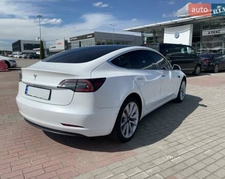 Білий Тесла Модель 3, об'ємом двигуна 0 л та пробігом 87 тис. км за 16400 $, фото 2 на Automoto.ua