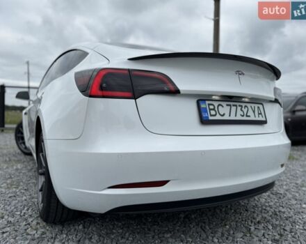 Белый Тесла Модель 3, объемом двигателя 0 л и пробегом 125 тыс. км за 15000 $, фото 3 на Automoto.ua